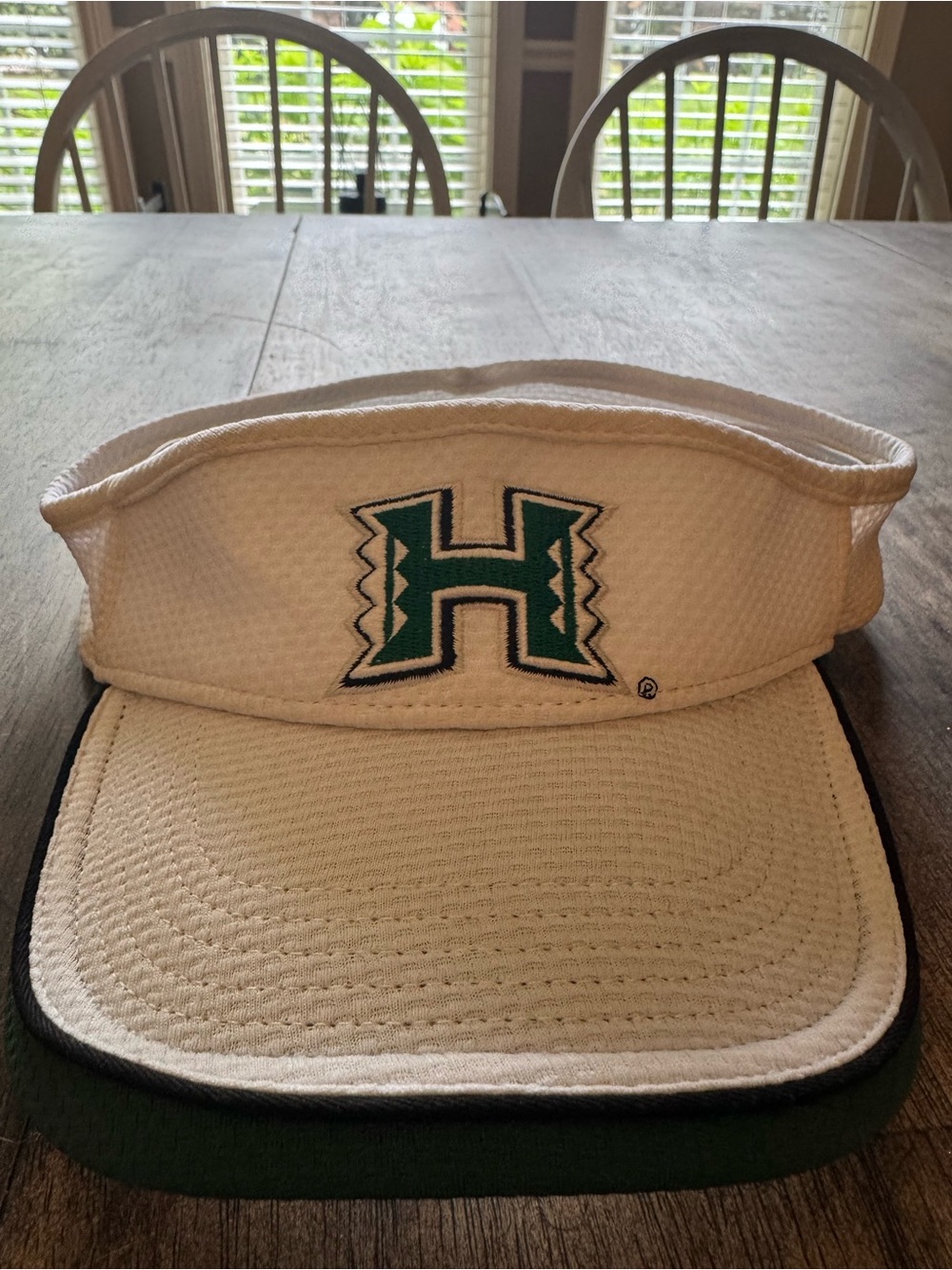 University of Hawaii White Visor Cap with Green 'H' Logo - University Style